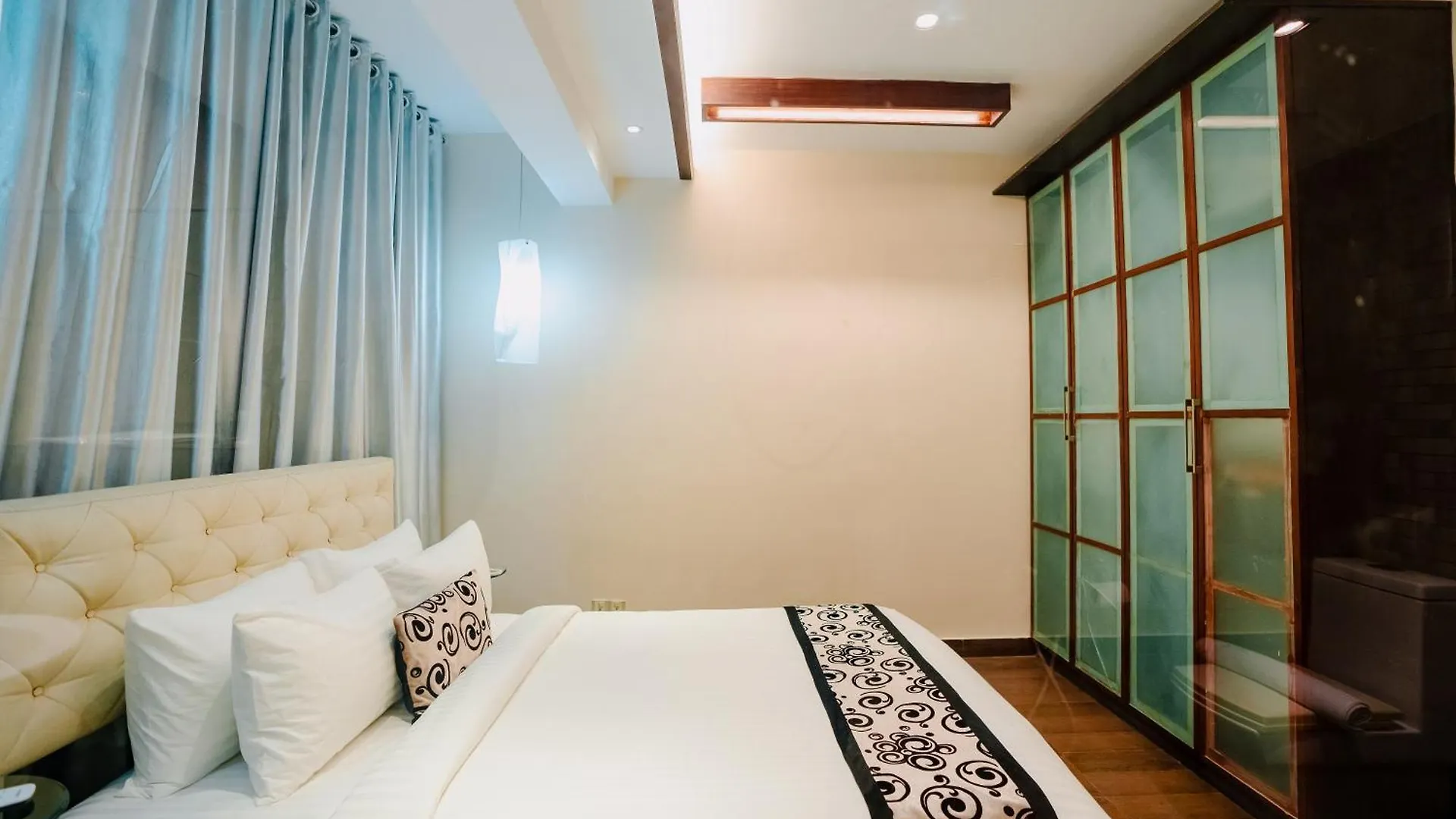Royal Residence Dhaka 3*,